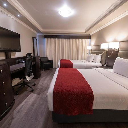 Hotel & Suites Le Dauphin Дръмондвил Екстериор снимка