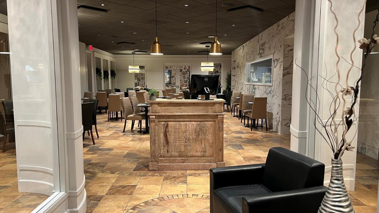 Hotel & Suites Le Dauphin Дръмондвил Екстериор снимка