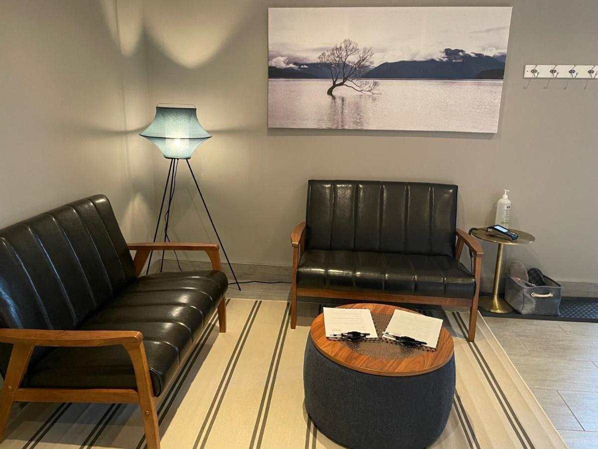 Hotel & Suites Le Dauphin Дръмондвил Екстериор снимка