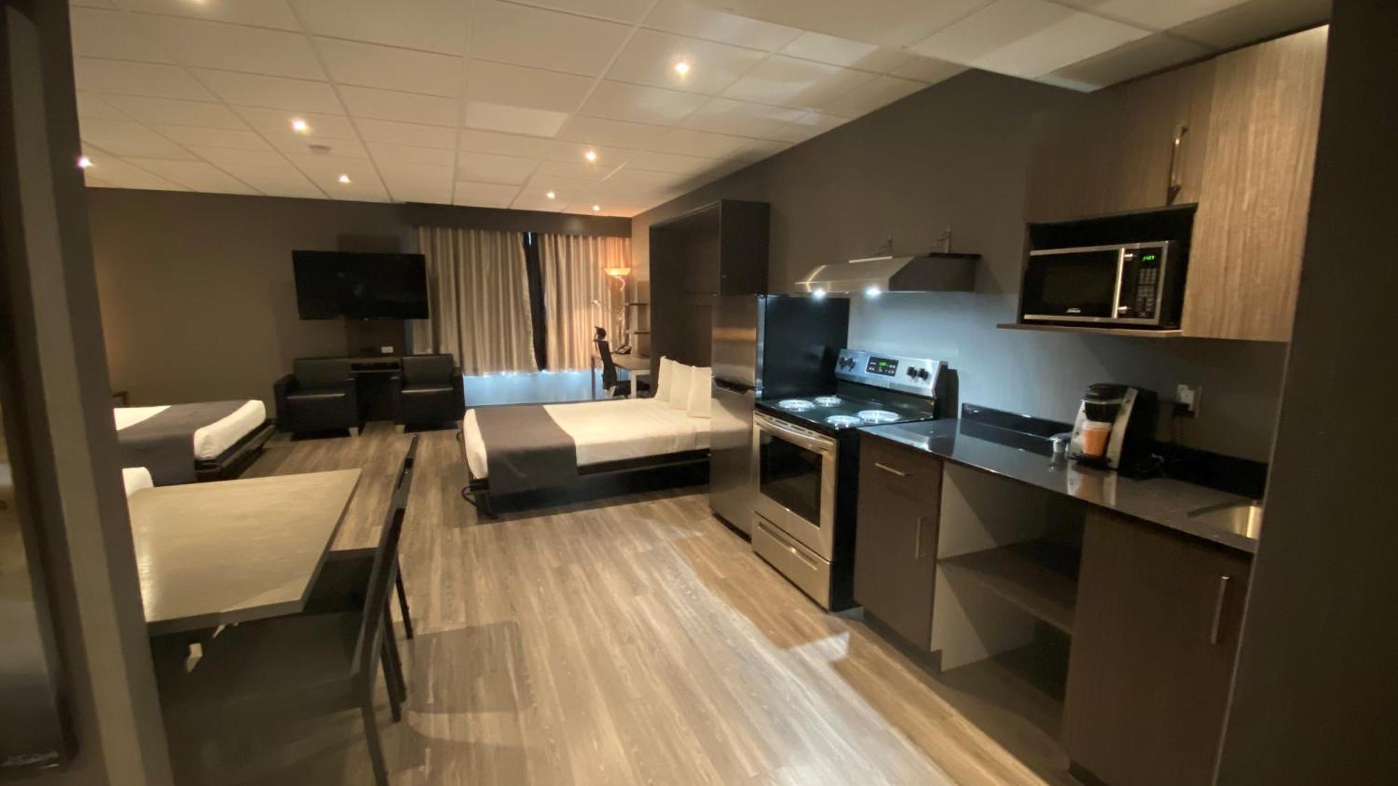 Hotel & Suites Le Dauphin Дръмондвил Екстериор снимка