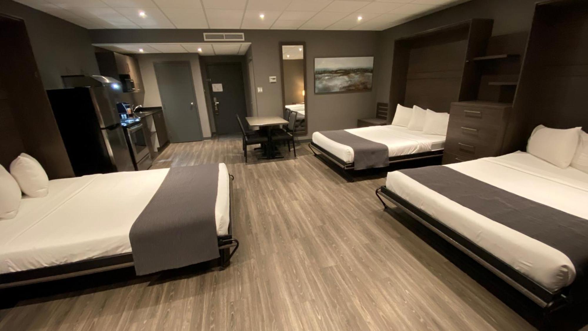 Hotel & Suites Le Dauphin Дръмондвил Екстериор снимка