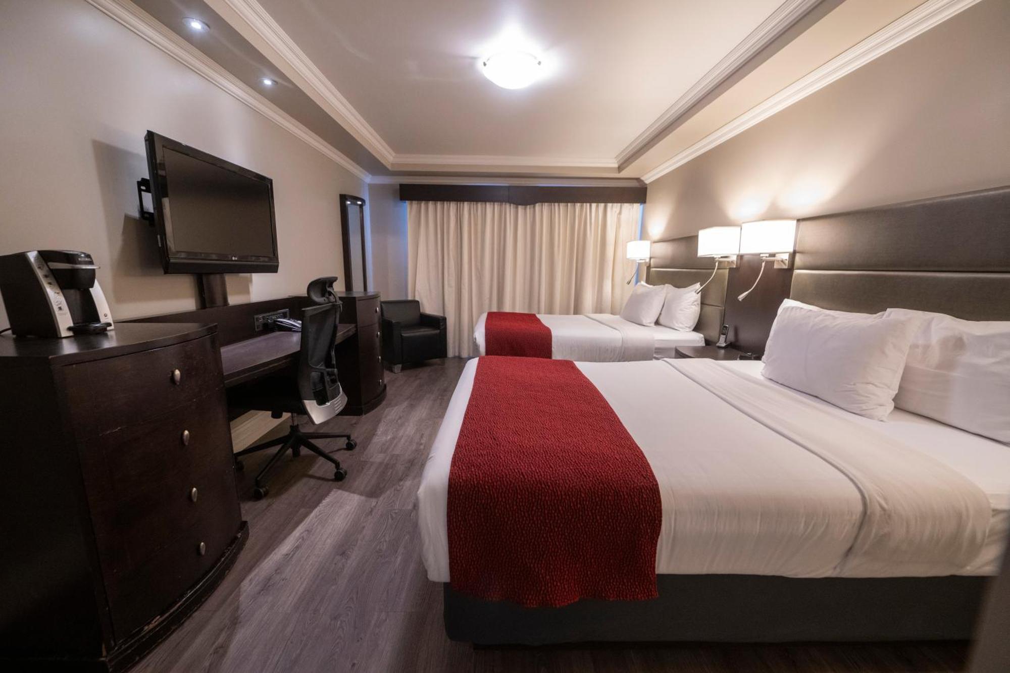 Hotel & Suites Le Dauphin Дръмондвил Екстериор снимка