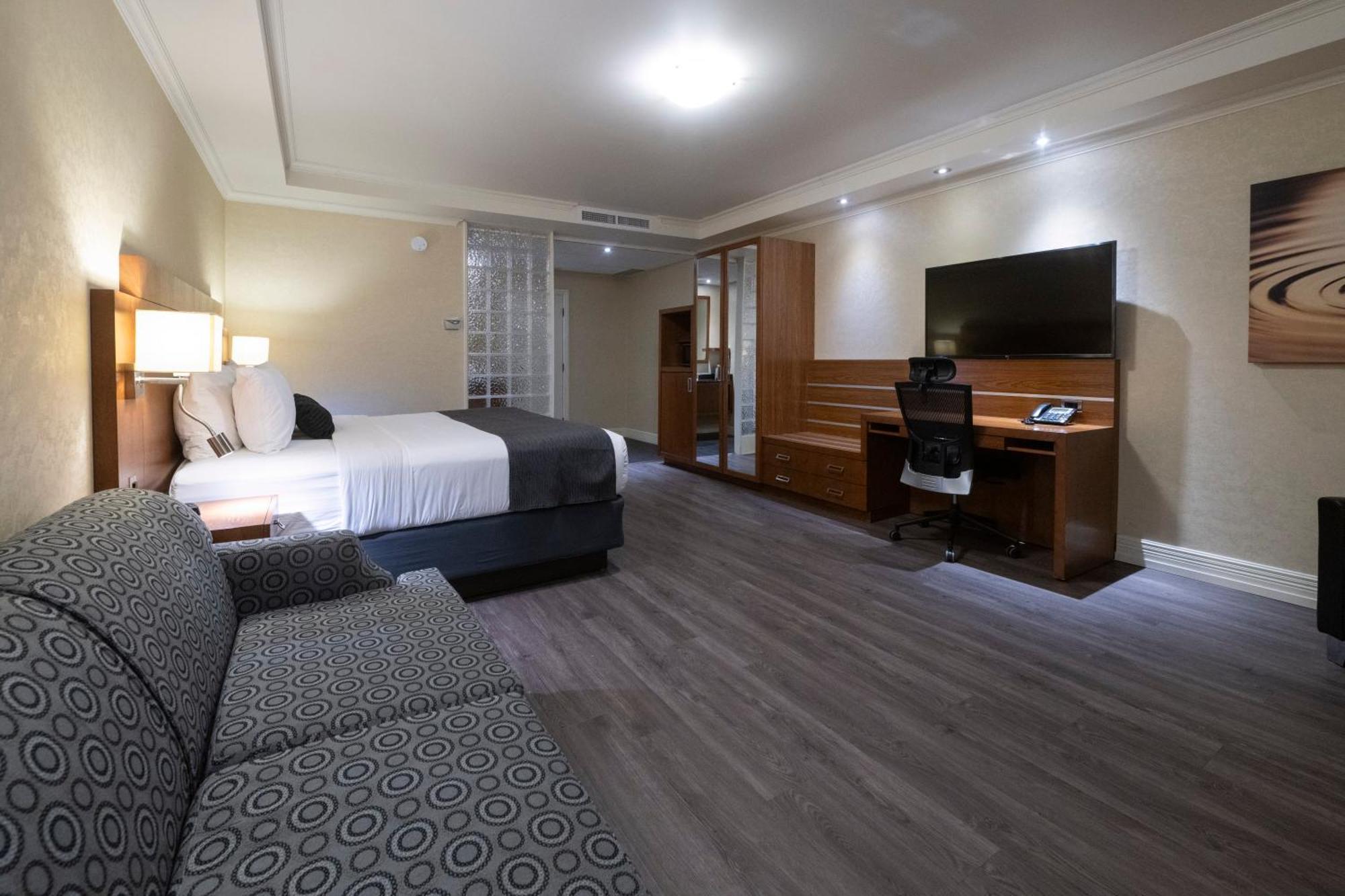 Hotel & Suites Le Dauphin Дръмондвил Екстериор снимка