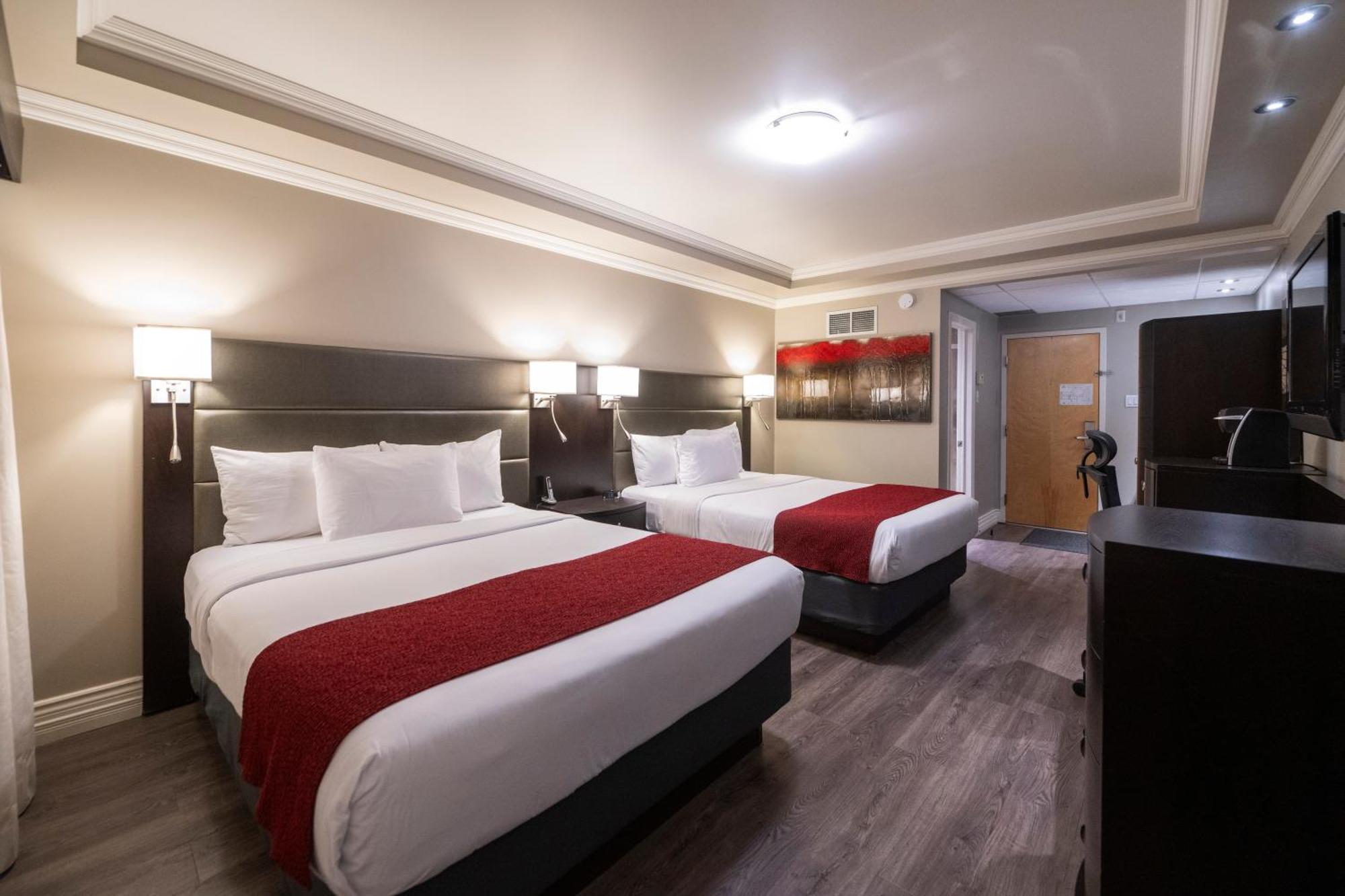 Hotel & Suites Le Dauphin Дръмондвил Екстериор снимка