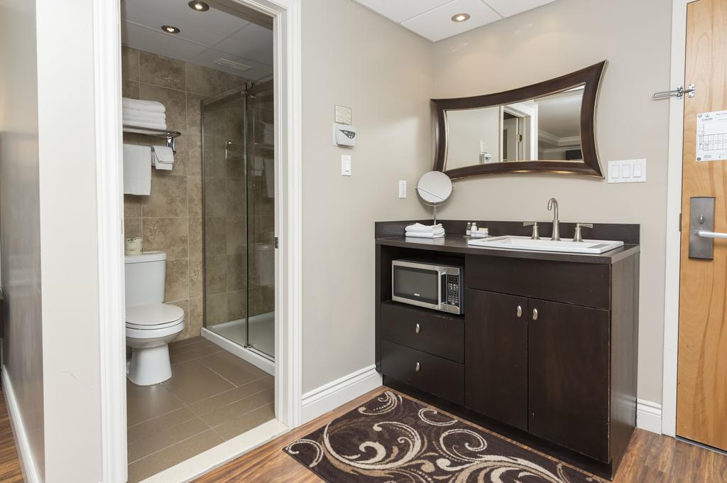 Hotel & Suites Le Dauphin Дръмондвил Екстериор снимка
