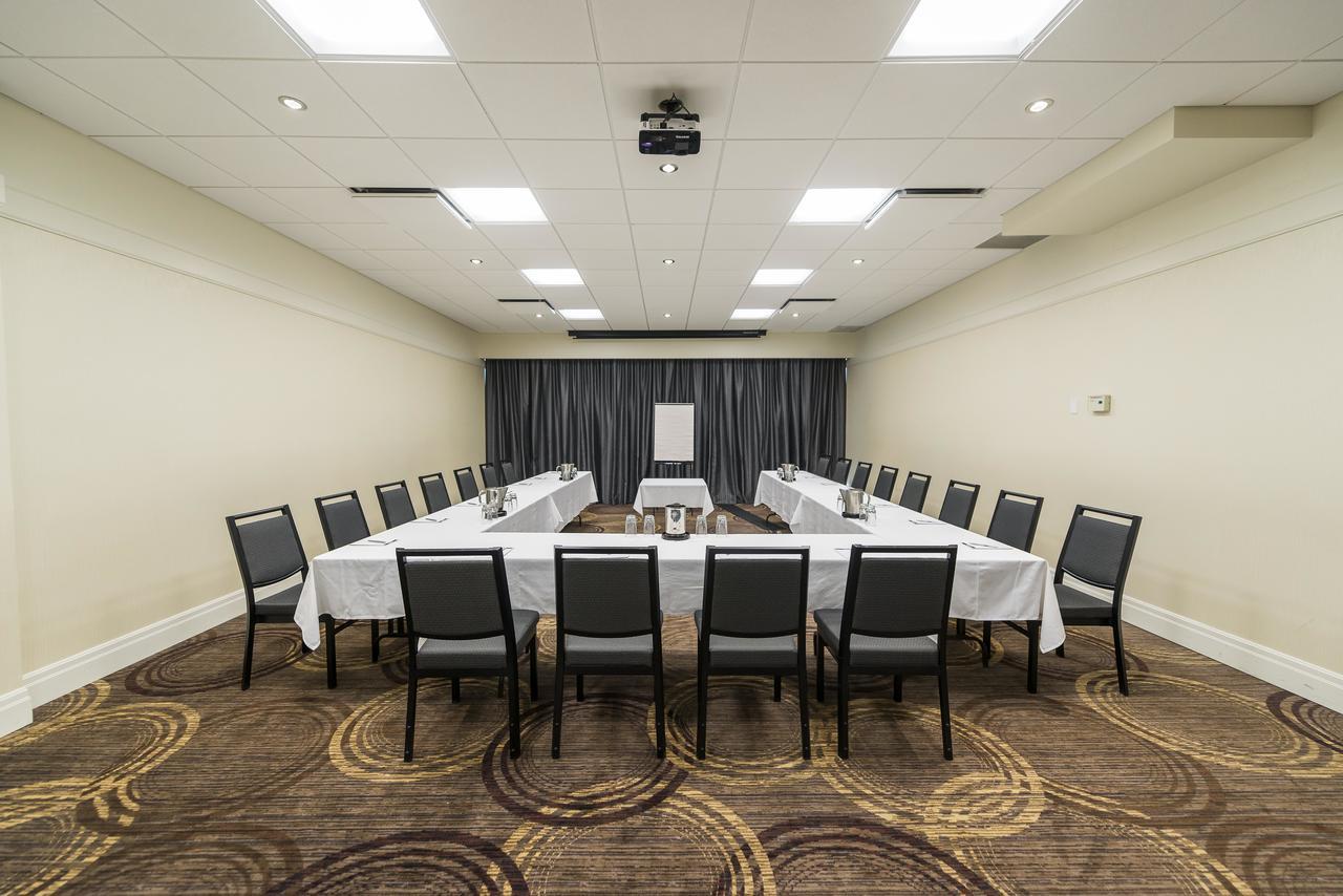 Hotel & Suites Le Dauphin Дръмондвил Екстериор снимка