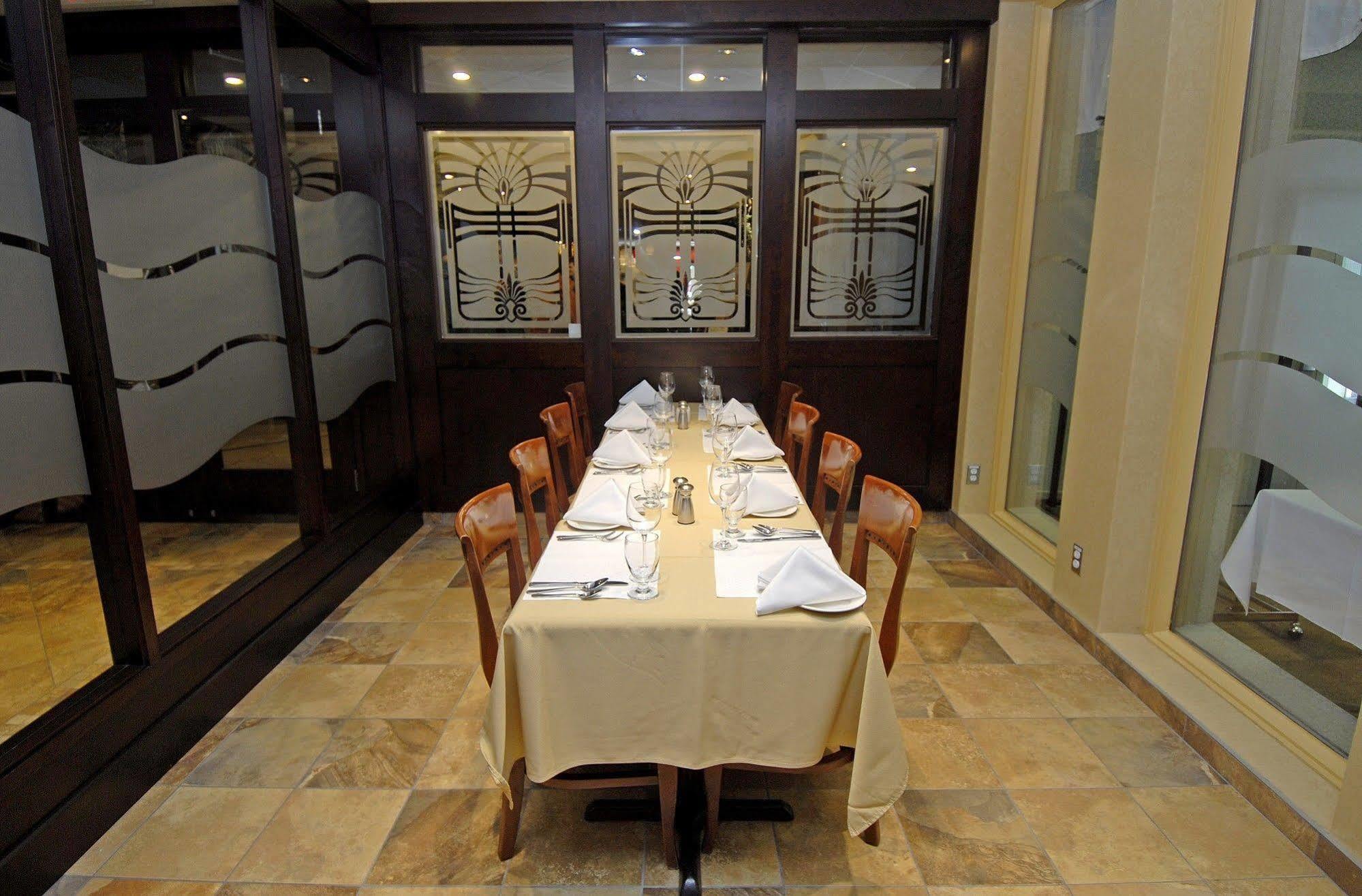 Hotel & Suites Le Dauphin Дръмондвил Екстериор снимка