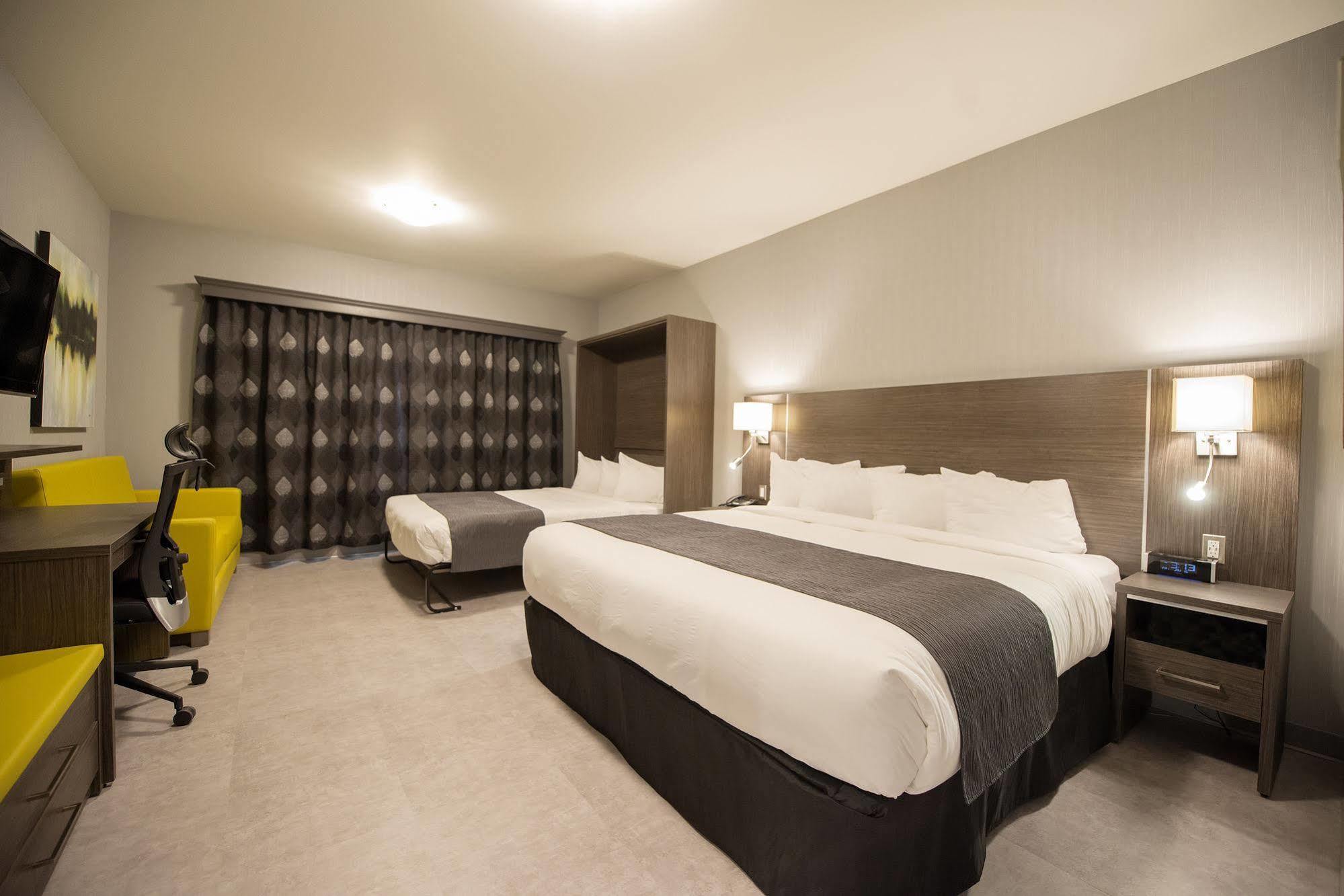 Hotel & Suites Le Dauphin Дръмондвил Екстериор снимка
