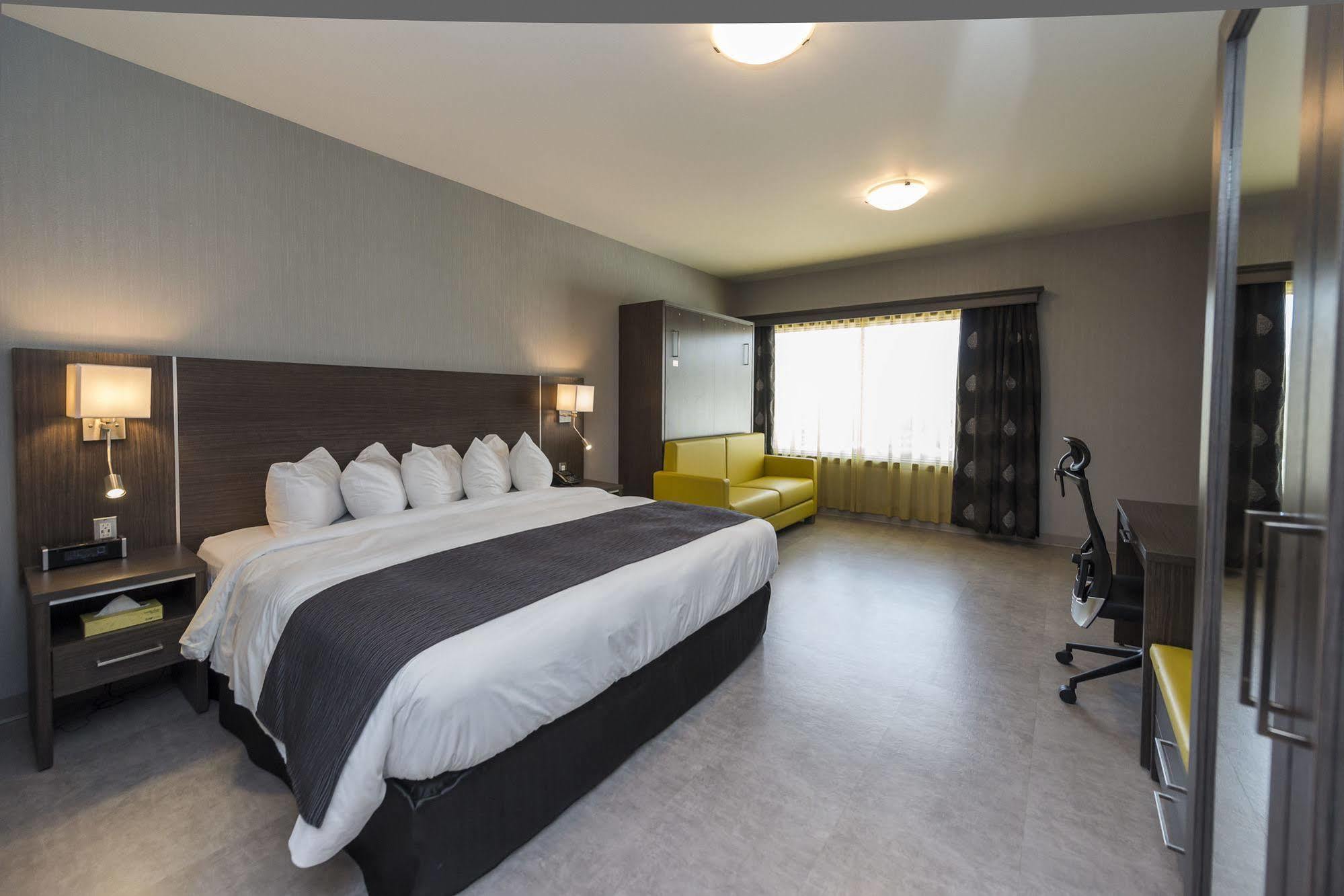 Hotel & Suites Le Dauphin Дръмондвил Екстериор снимка